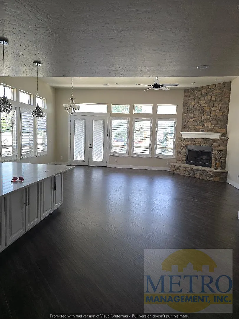 4 bed, 2928 sqft, $3,100 — Photo 2