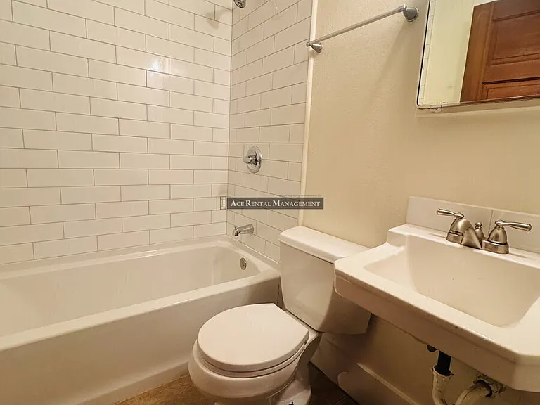 1502 Dallas St — Photo 12
