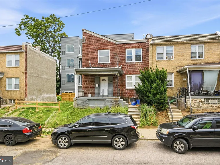 914 E Stafford St — Photo 17