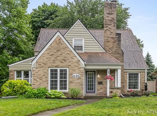 446 Marywood Dr NE, Grand Rapids, MI 49505