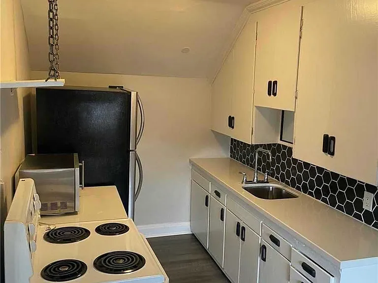 178 Adelaide Ave E #3 — Photo 4