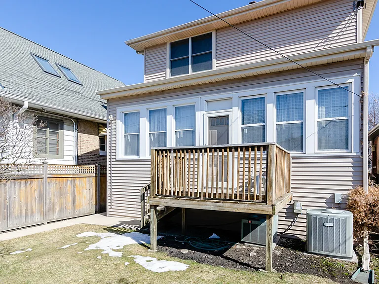 1033 Hayes Ave — Photo 2