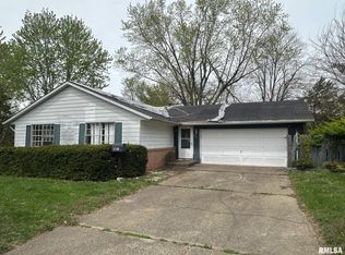 801 Buckingham Rd, Chatham, IL