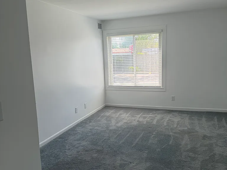 809 Sunset Ln — Photo 11