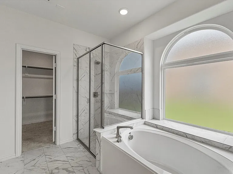 1600 Lake Grove Dr — Photo 15