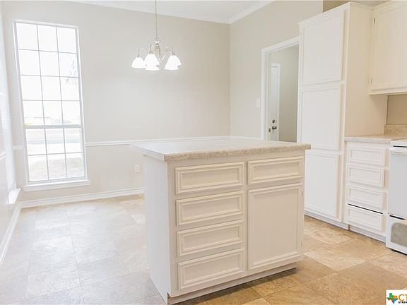 3rd image of 611 Lisa Ln