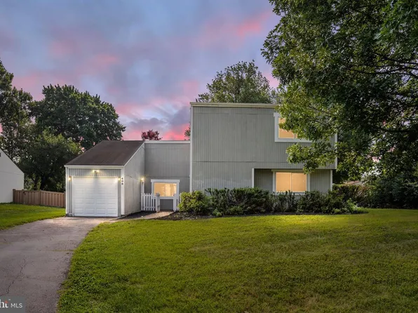 408 Arkansas Ave, Herndon, VA 20170