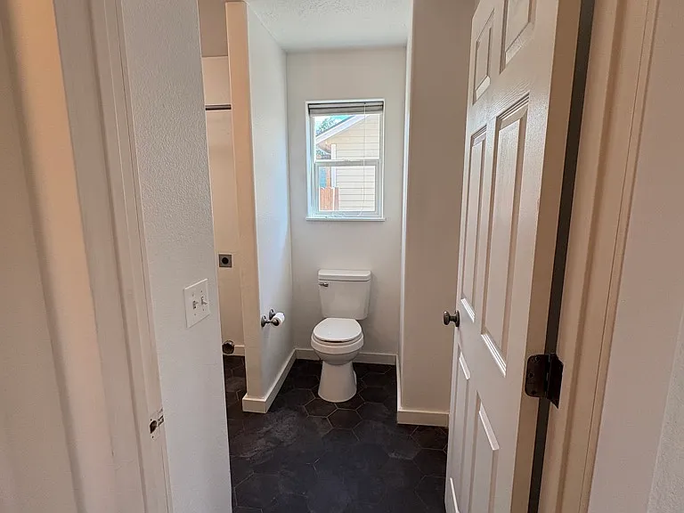 2029 W Kent Ave — Photo 8