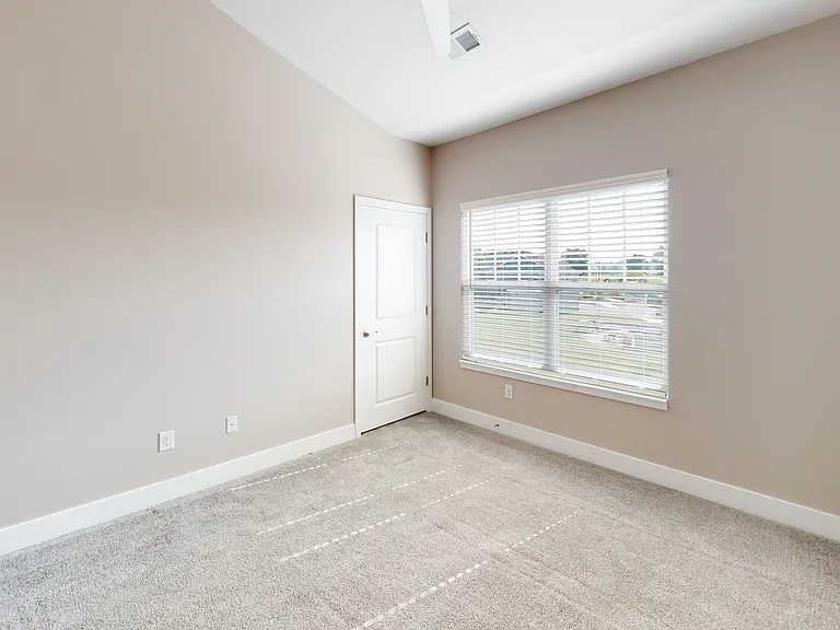 Alexander Pointe Apartments — Photo 21