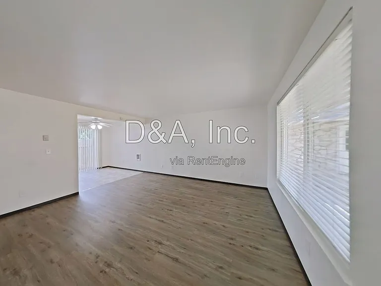 140 NE Conifer Blvd #8 — Photo 3