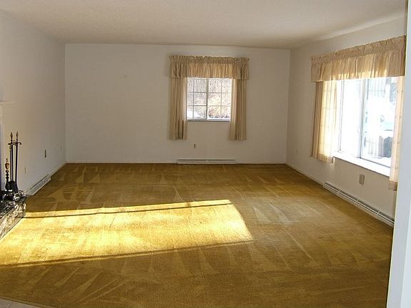 Living Room/2-sided fireplace