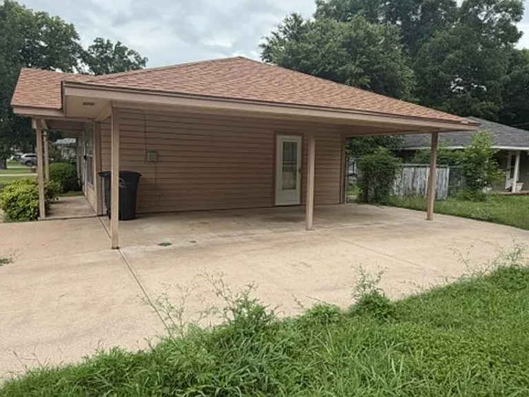 907 Hodge St — Photo 10