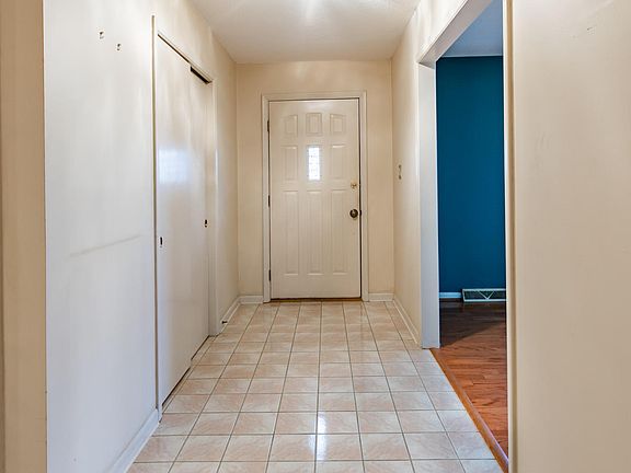 5th image of 837 Dorset Dr