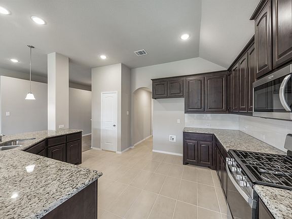 5th image of 1825 Abelia Ln