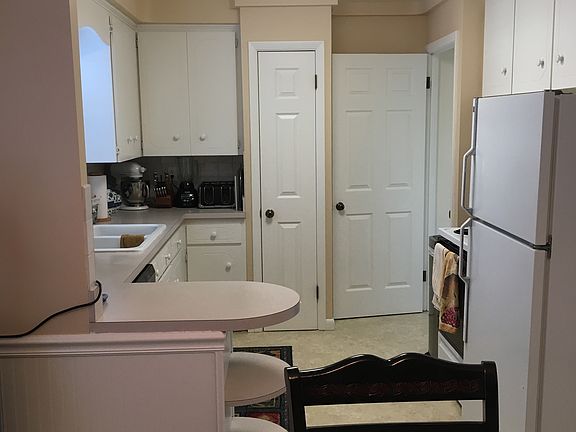 4th image of 242 E 284th St