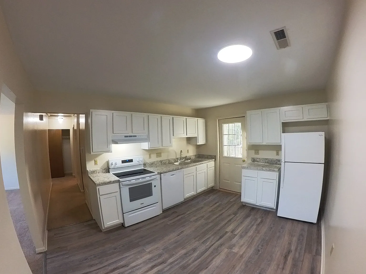 2 bed, 1000 sqft, $1,200 — Photo 3