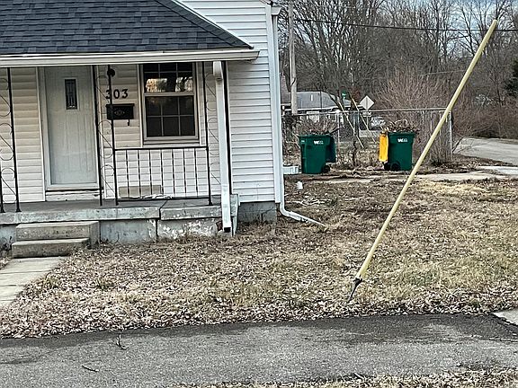 3rd image of 303 N East St