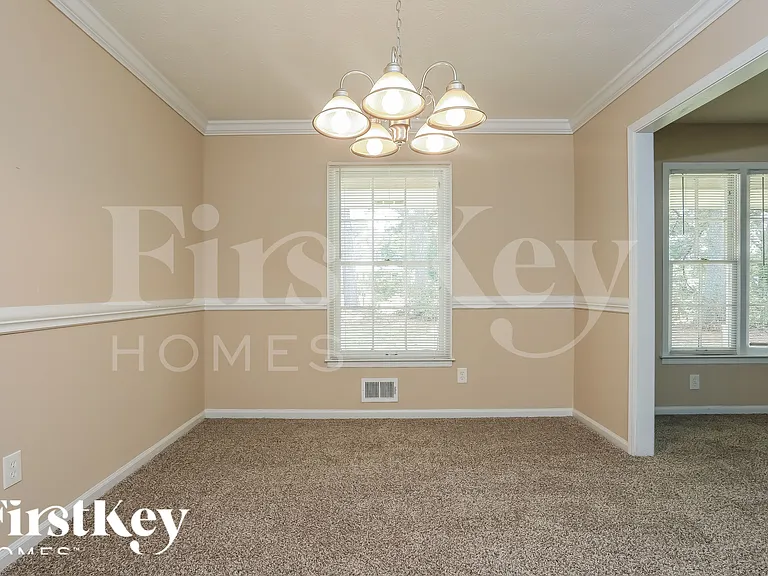 1348 Yates Ave — Photo 5
