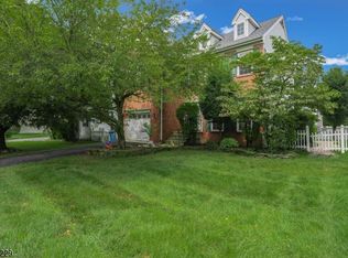 36 Champlain Way, Franklin Park, NJ 08823