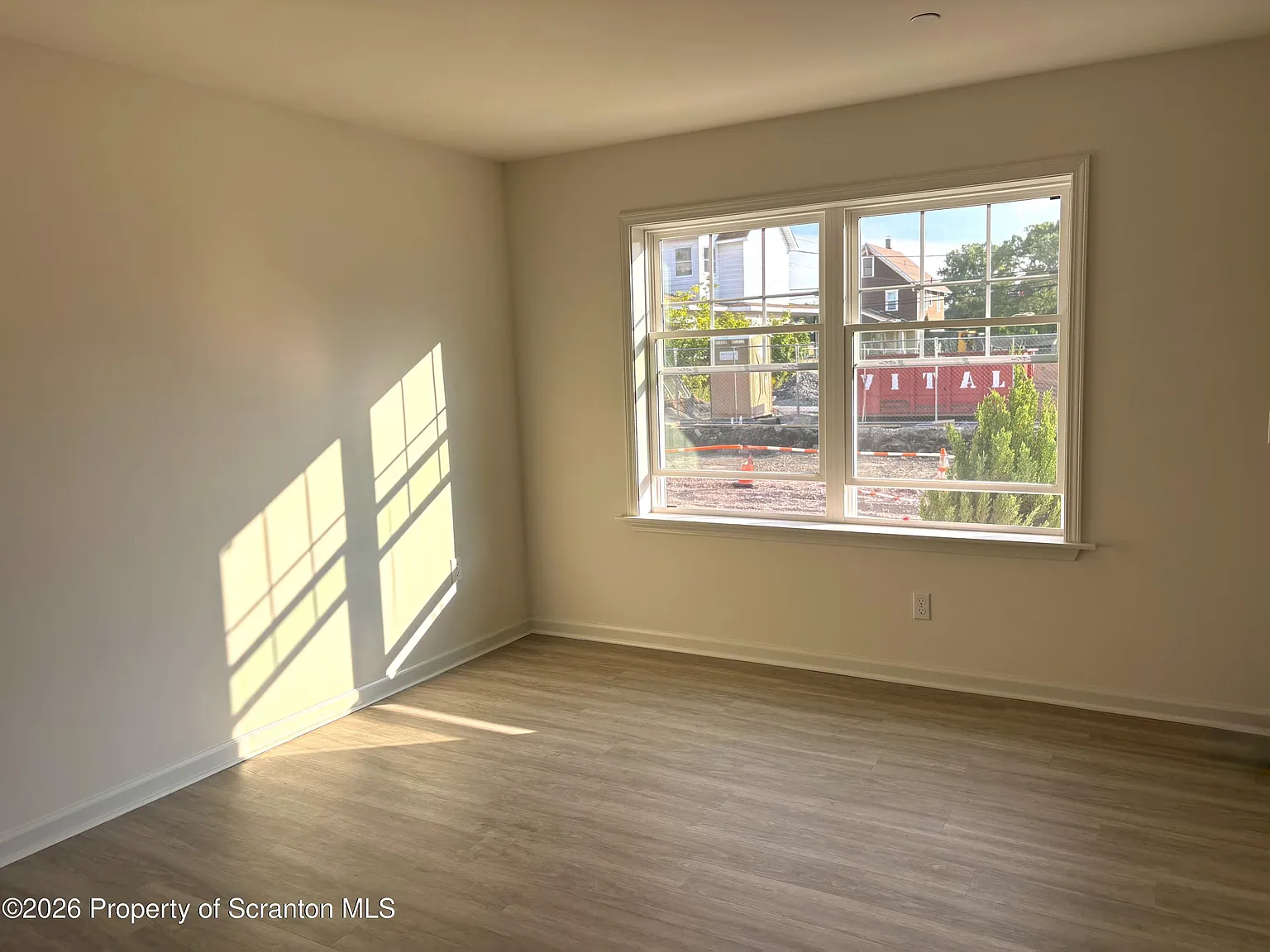 2 bed, 1.0 bath, 950 sqft, $1,850 — Photo 3