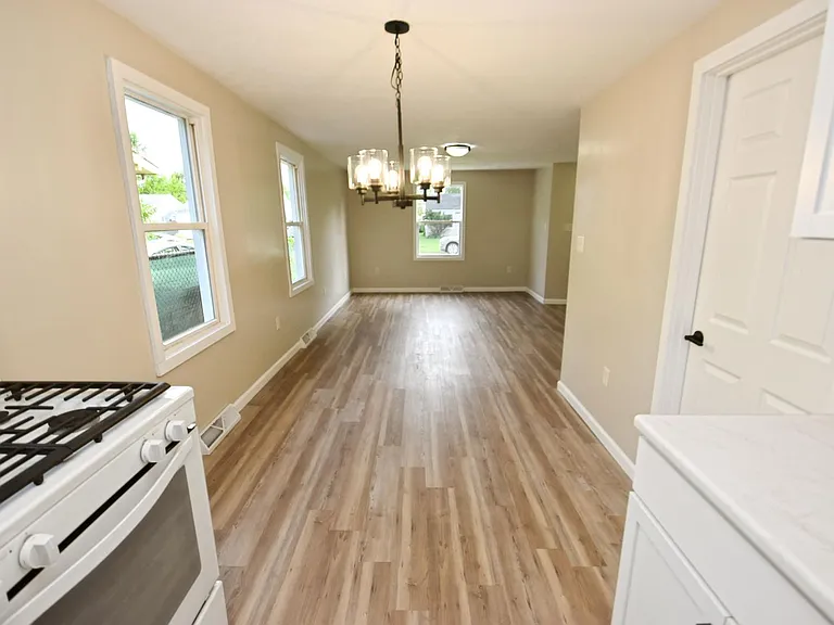 1014 W Bryan St — Photo 3