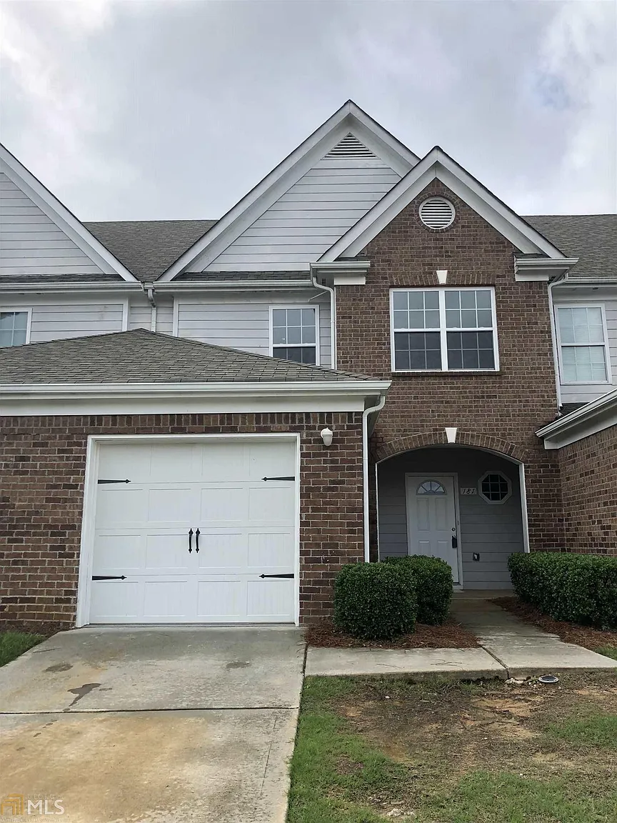 181 Village Dr photo 1