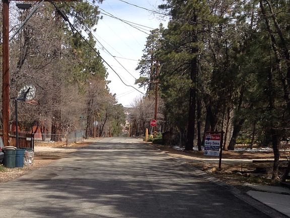 4th image of 412 Highland Ln