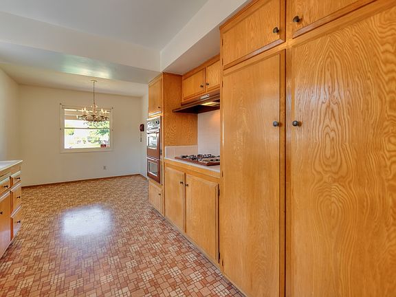 4th image of 7791 Lion St