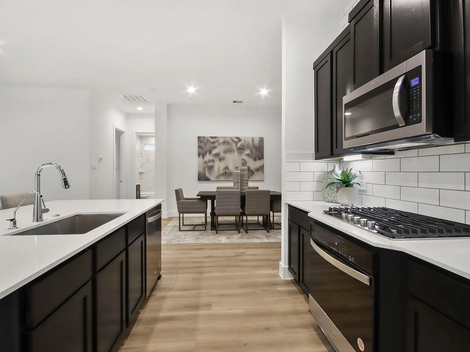 4 bed, 3.0 bath, 2267 sqft, $2,600 — Photo 4