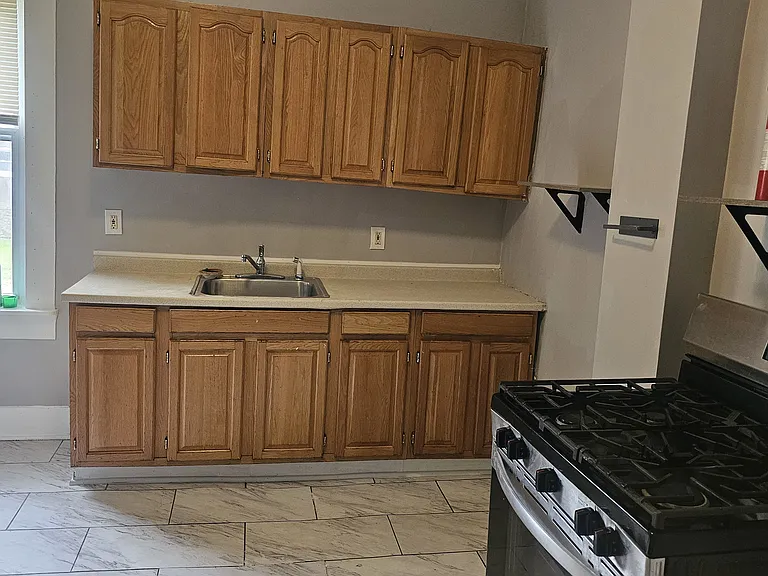 3936 Park Heights Ave — Photo 10