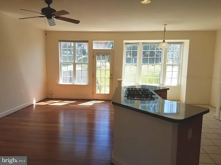 825 Bluefield Sq NE — Photo 5