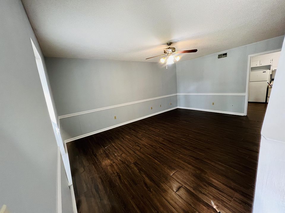 2nd image of 1905 Elkhorn Ln #A