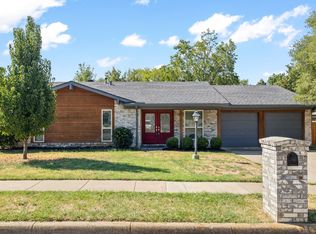 1800 Lexington Pl, Bedford, TX 76022