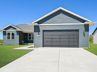 1319 Tamarack St, Delavan, WI 53115