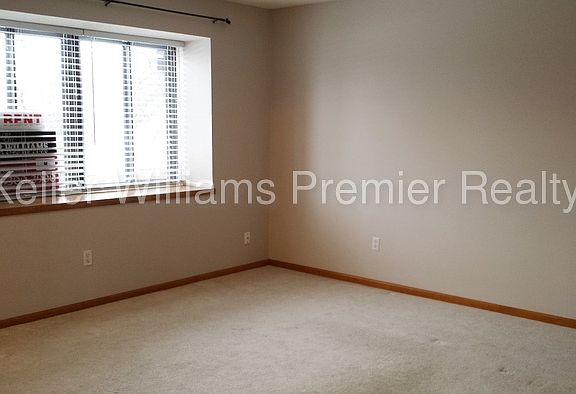 2nd image of 652 Olde Towne Ave #19-652T