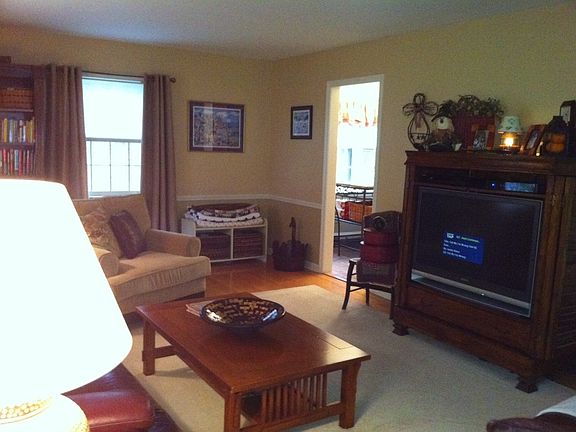 4th image of 11 Bayberry Dr