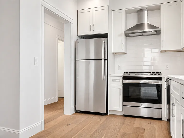 2355 Francisco St #3 — Photo 8