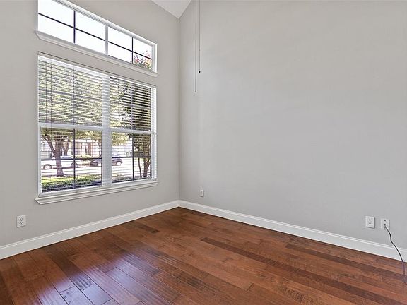 3rd image of 10250 Lakeview Dr