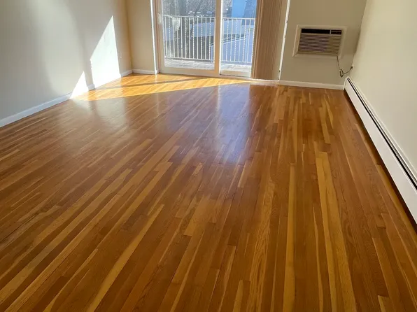 252 Spring St, West Roxbury, MA