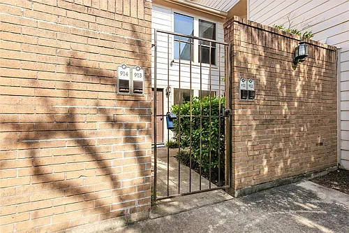 2277 S Kirkwood Rd Photo 1