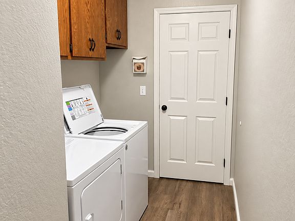 5th image of 4935 Dowell Ln #3