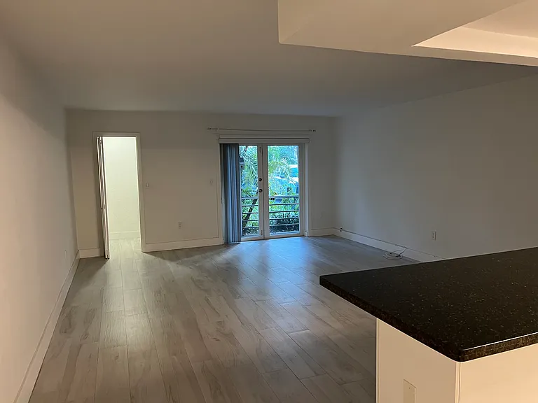 201 Galen Dr W — Photo 2