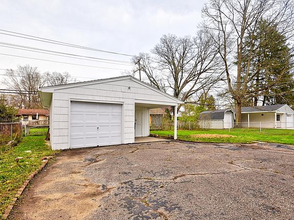 4th image of 558 E Stanton Ave