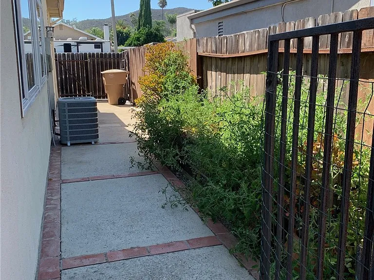 3882 Greenwood St — Photo 4