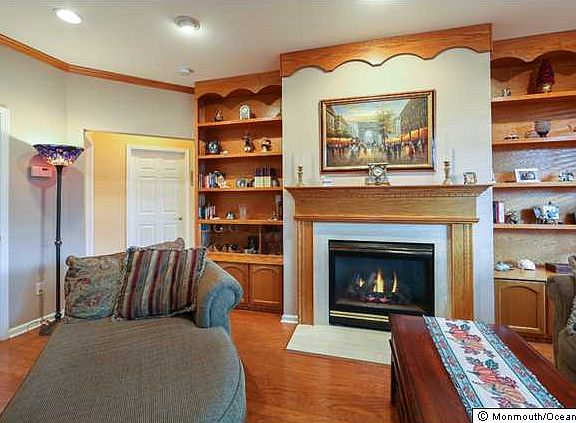 5th image of 41 Deerchase Ln