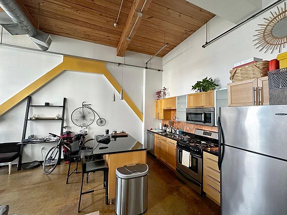 4th image of 120 Holmes St Unit 105