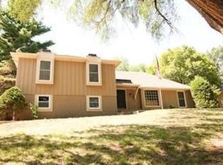 8112 Sagamore Rd, Leawood, KS 66206