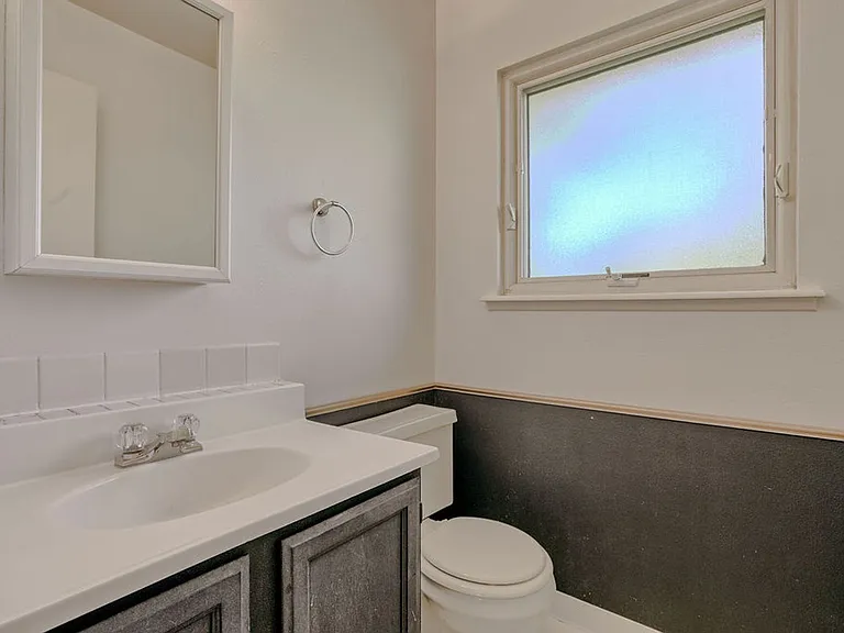 1909 McAllister Ct — Photo 10