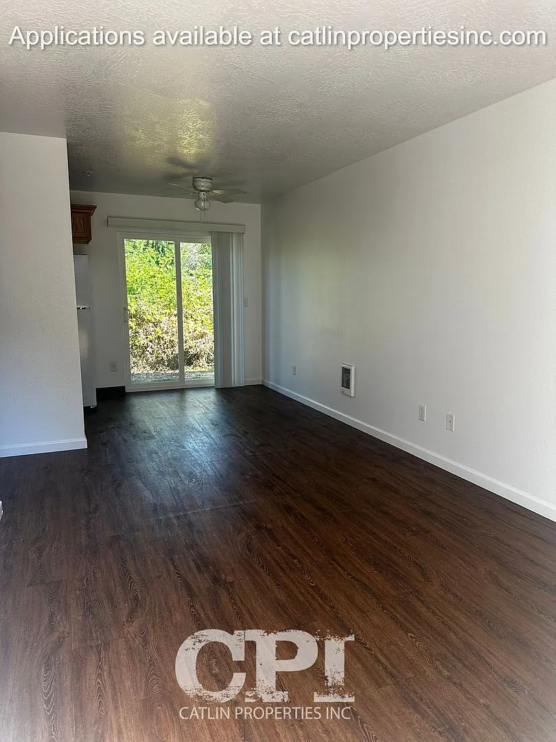 906 Front St-Apartment - Multi - Family — Photo 2