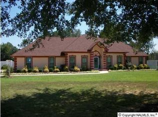 1100 Vines Dr NE, Hartselle, AL 35640